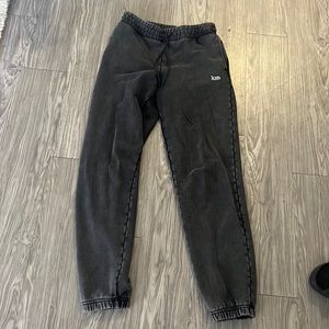 KITH women washed Chelsea sweatpants in black size small